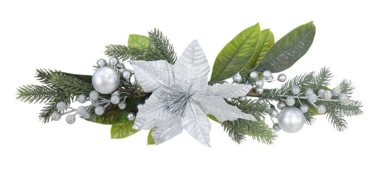 Poinsettia Berry Table Deco