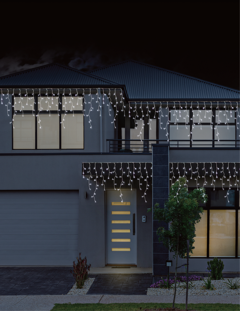 LED Snowing Icicles Timer 960 4 Asst Colour