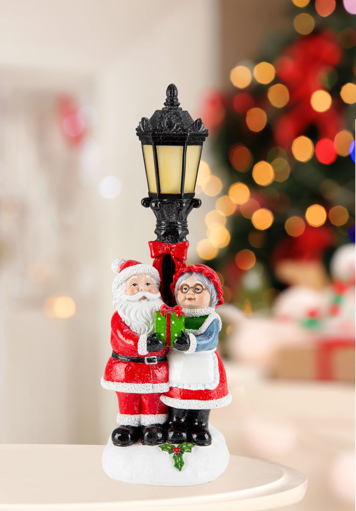 Light Up Street Lamp Two Figure Scene 36cm Asst