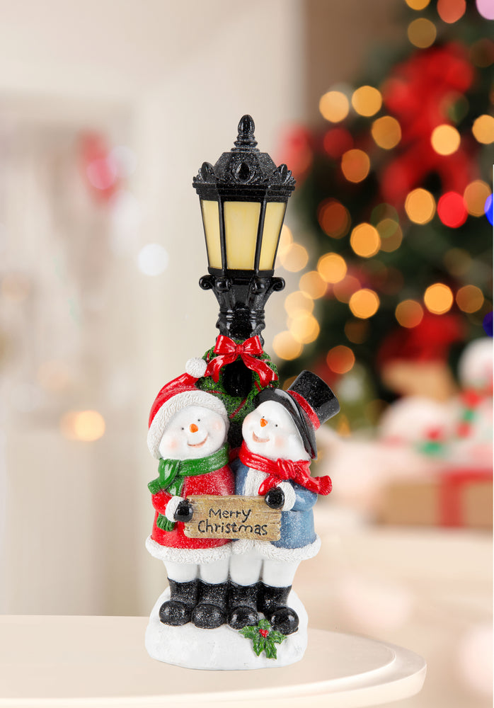 Light Up Street Lamp Two Figure Scene 36cm Asst