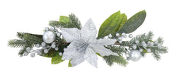 Poinsettia Berry Table Deco