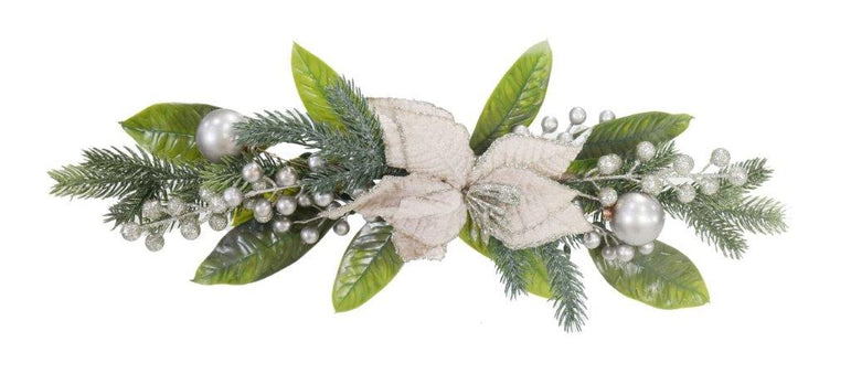 Poinsettia Berry Table Deco